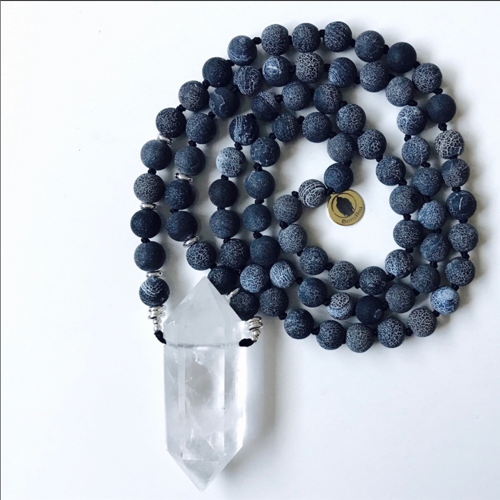Dragon 🐉 vein agate and quartz crystal necklace.